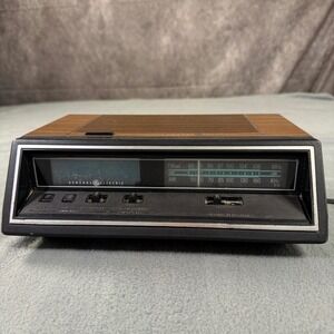 Vintage GE AM FM Clock Radio Walnut Wood Grain Model 7-4665B General Electric